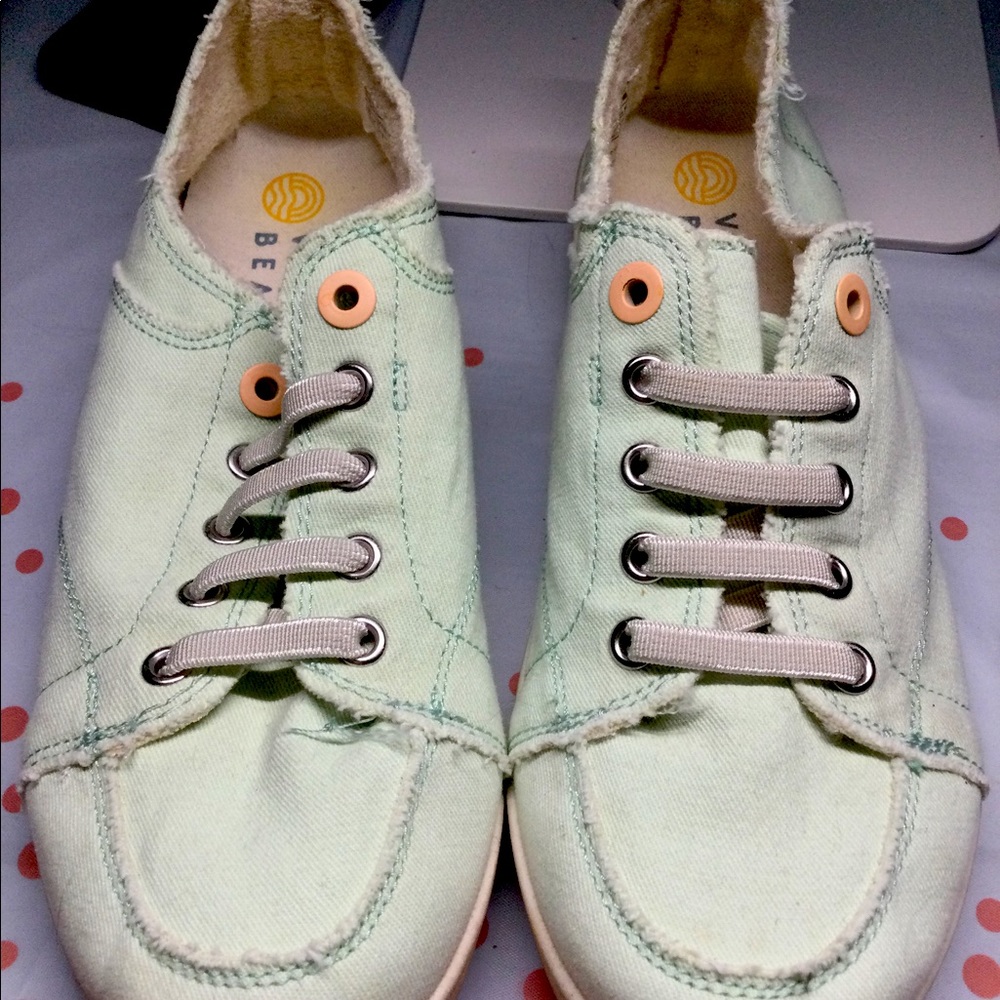 VIONIC Beach Shoes, size 8, Washable!